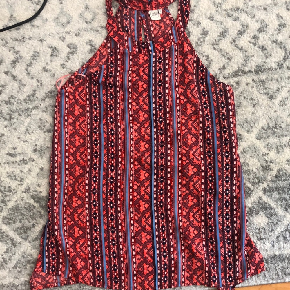 Flowly, patterned tank top